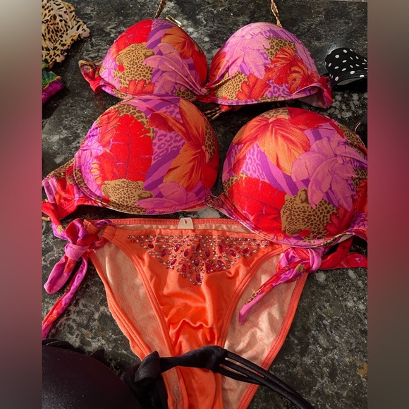 Listing for exposure shot only 34DD and S or M sets - Picture 11 of 15